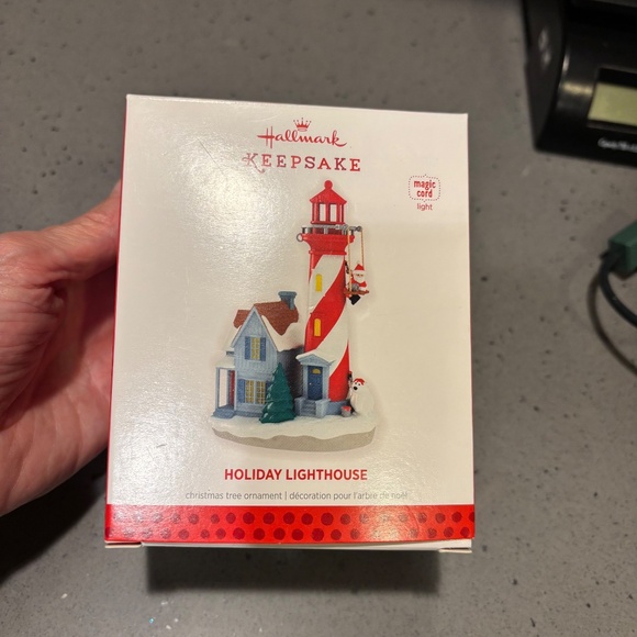 2013 Hallmark Keepsake Holiday Lighthouse flashing ornament - Picture 2 of 11